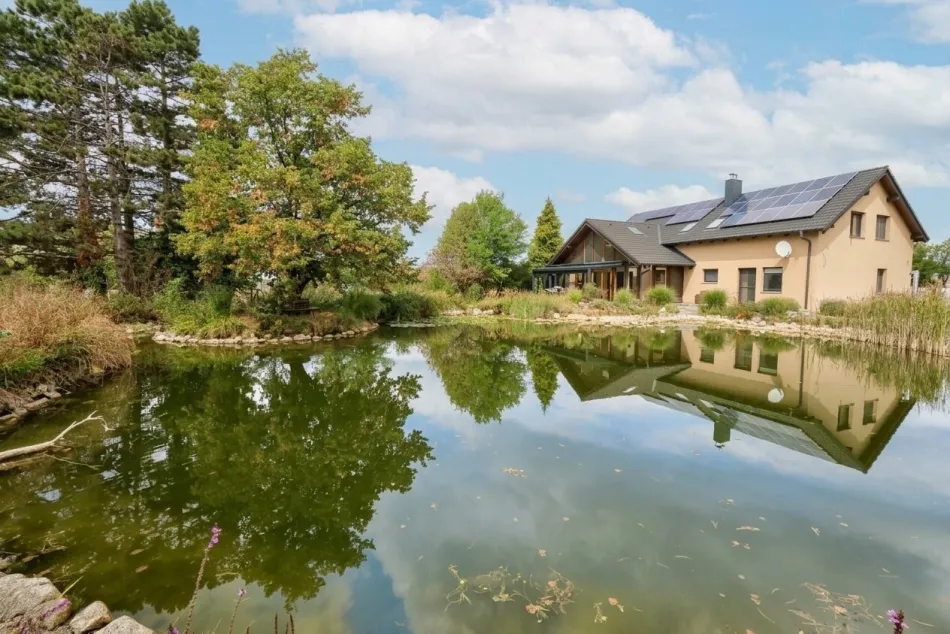 Wohnen im Grünen mit eigenem Teich - Großzügiges Wohnanwesen auf fast 5.000 m² - Bild