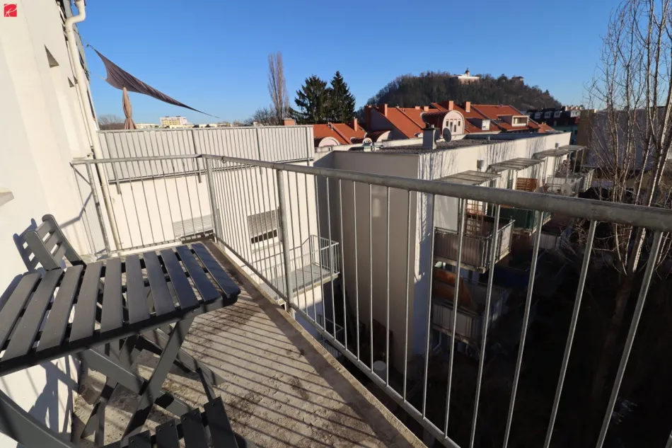 Voll möbliertes City Apartment mit Schloßbergblick! - Titelbild
