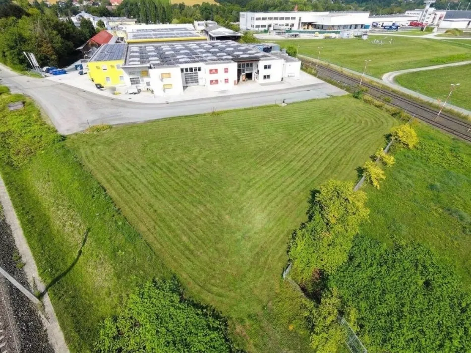 Luftbild Vogelperspektive mit eingezeichnetem Grundstück