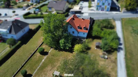 Luftbild Haus mit Grundstücken