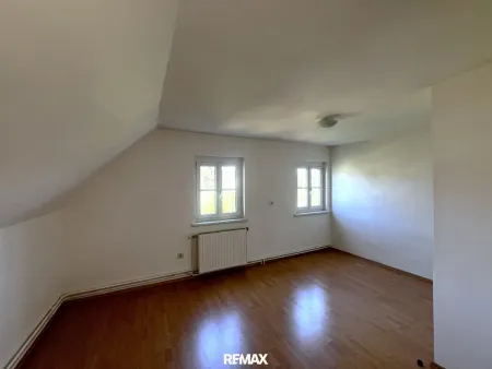 Zimmer 4, im Obergeschoss