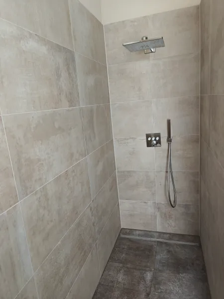 7e - Bad Dusche.jpg