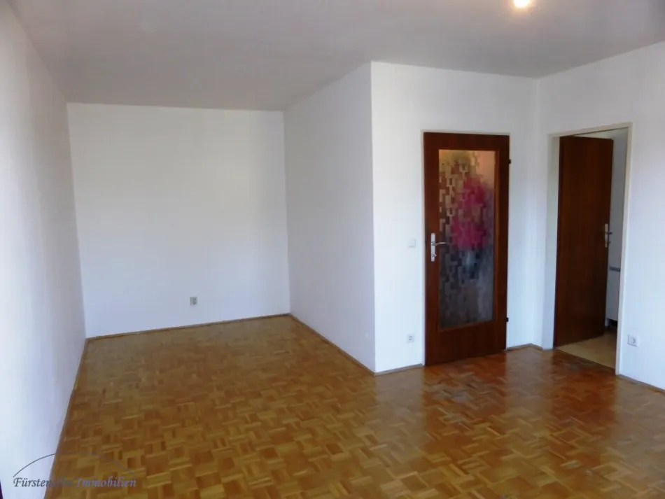 MIETE HERRNAU: Fischer-v.-Erlach-Straße - Nähe NAWI und UNIPARK: Ruhiges 32 m² 1-Raum-Apartment mit separater Küche - Bild