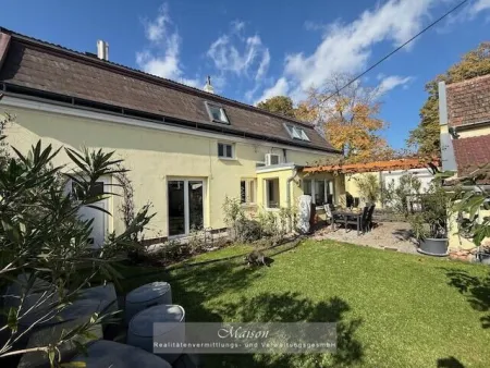 OBERLAA - RENOVIERTER ALTBAU - EINFAMILIENHAUS MIT UNEINSICHTIGEN GARTEN UND STELLPLATZ - Bild