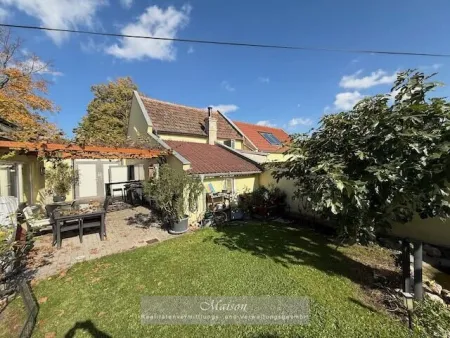 OBERLAA - RENOVIERTER ALTBAU - EINFAMILIENHAUS MIT UNEINSICHTIGEN GARTEN UND STELLPLATZ - Bild