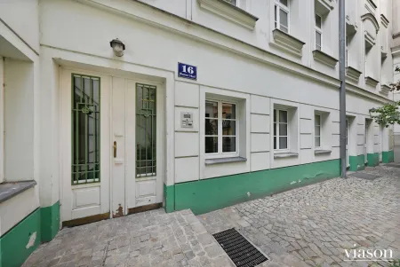 Haustor Roter Hof 16