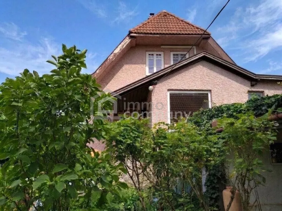 Charmantes Einfamilienhaus mit wunderschön angelegtem Garten - Titelbild