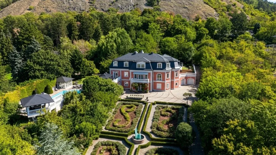 Exklusive Villa in Hainburg an der Donau - Luxus, Komfort und Raum auf 1.339m² - Titelbild