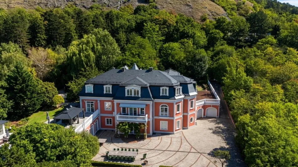 Exklusive Villa in Hainburg an der Donau - Luxus, Komfort und Raum auf 1.339m² - Bild