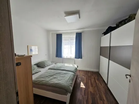 Schlafzimmer möbliert