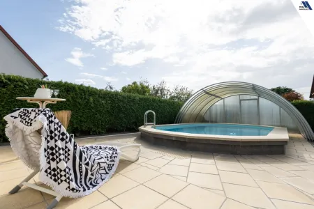 Pool mit Abdeckung 1