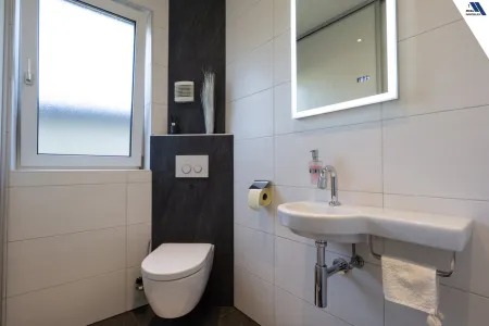 EG WC mit Stauraum