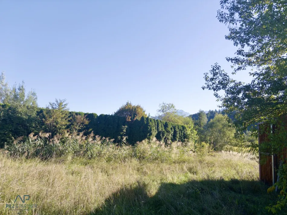 Freizeit-Idyll mit Bachlauf und Wohnmobileinstellplatz. - Bild