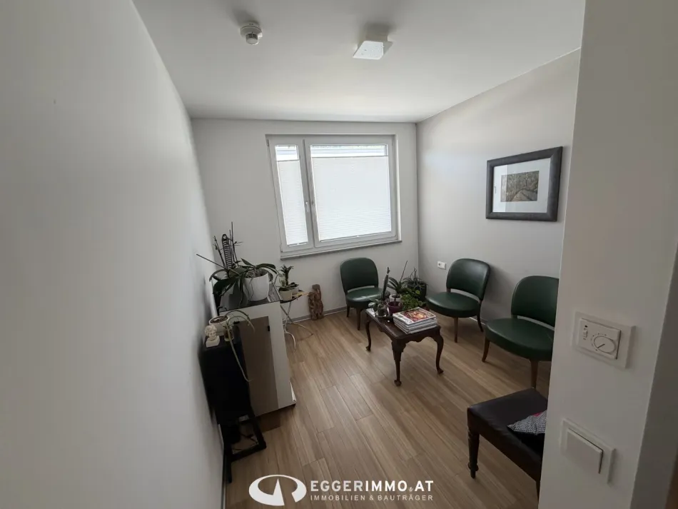 5700 Zell am See: NEUWERTIGE ORDINATION / PRAXIS / BÜRO 85m² im Erdgeschoß mit 4 PARKPLÄTZEN - Bild