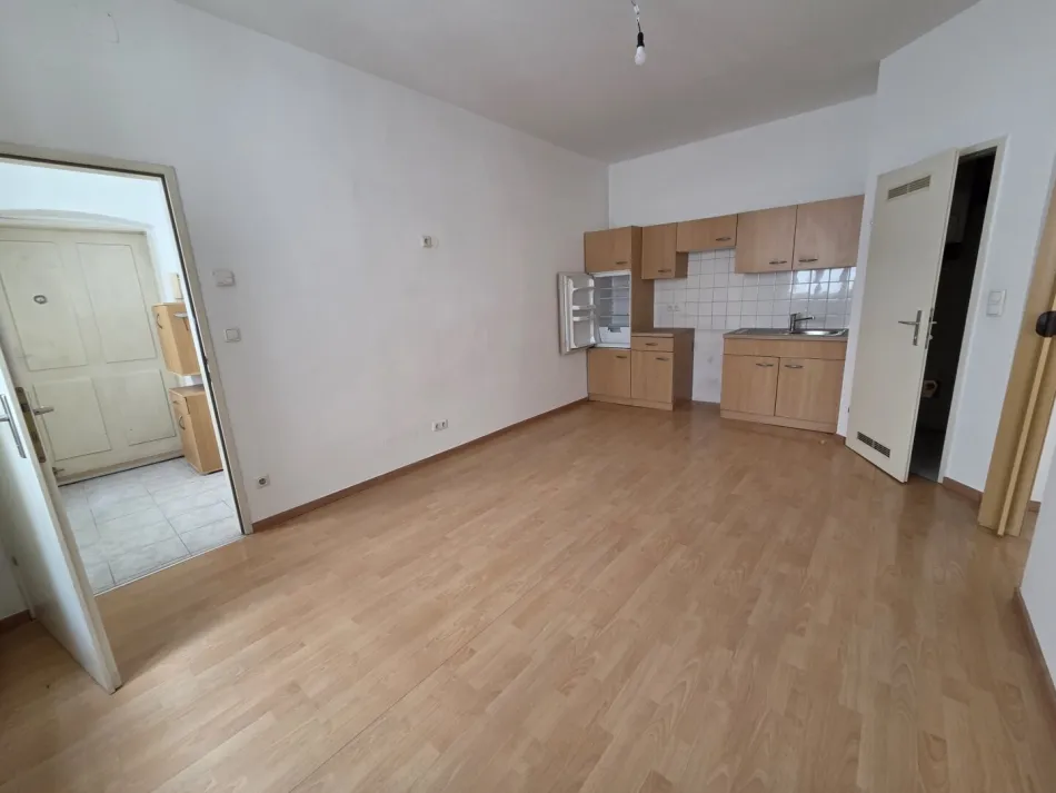 NÄHE MARIAHILFERSTRAßE- 2 ZIMMERWOHNUNG - 4.STOCK OHNE LIFT - Titelbild