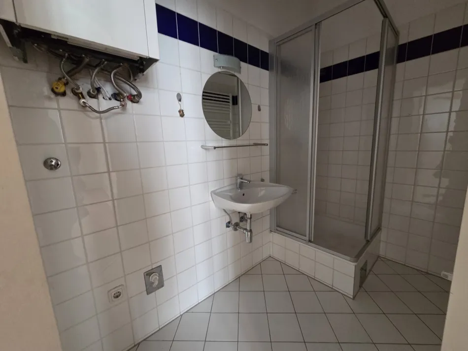 NÄHE MARIAHILFERSTRAßE- 2 ZIMMERWOHNUNG - 4.STOCK OHNE LIFT - Bild