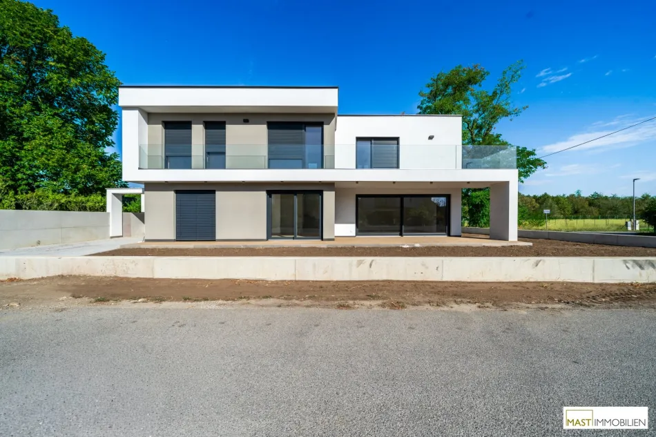 Modernes 5-Zimmer-Einfamilienhaus mit 154,81 m² Wohnfläche, Garten & Garage in Bahnhofsnähe - Titelbild