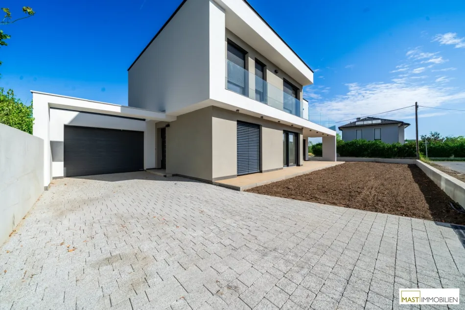 Modernes 5-Zimmer-Einfamilienhaus mit 154,81 m² Wohnfläche, Garten & Garage in Bahnhofsnähe - Bild