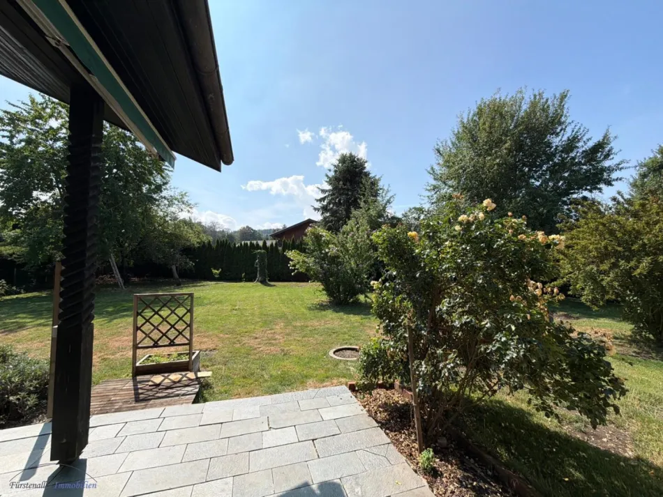 KAUF: EUGENDORF - REITBERG: 150 m² Bungalow - voll unterkellert mit Doppelgarage - auf 1.422 m² Grundstück - Bild