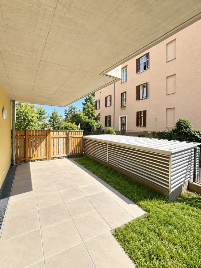 TRAUMHAFTE Erdgeschosswohnung mit 2 Zimmern und gemütlicher Terrasse - Bild