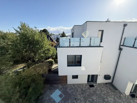 U2 in Gehweite! Moderne Doppelhaushälfte auf Eigengrund – Wohnen im Grünen am Mühlwasser mit viel Privatsphäre