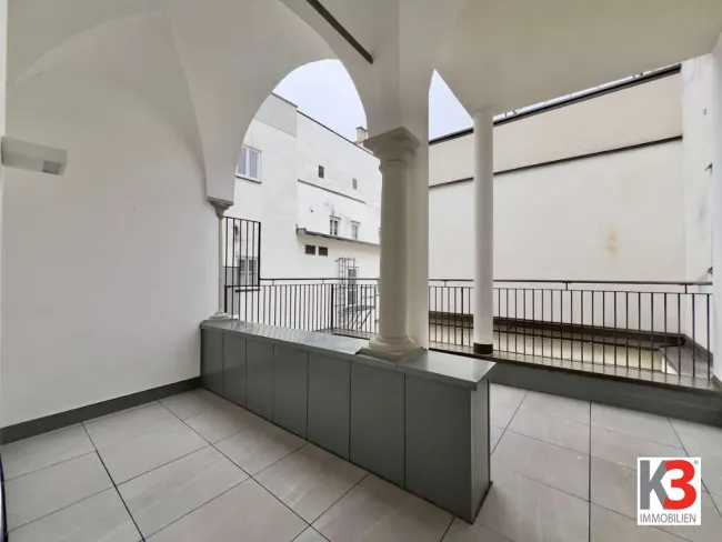 K3 - Sommerterrasse genießen in wunderschöner Altbauwohnung - Titelbild