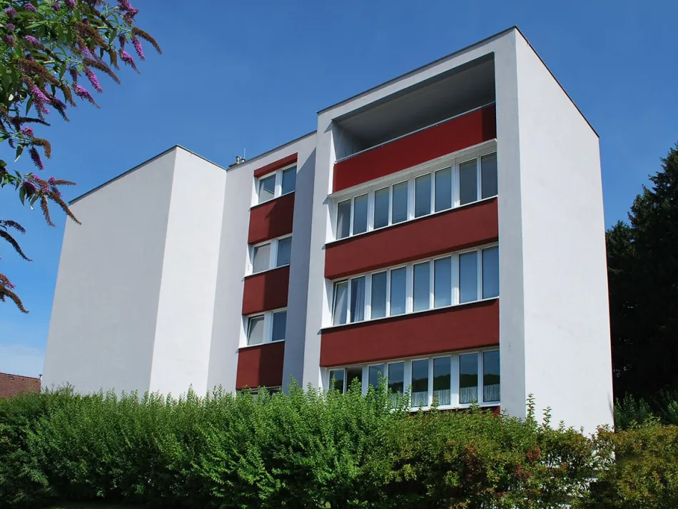 Moderne, renovierte 3-Zimmer mit Loggia und Carport-Stellplatz in Pressbaumer Zentrumslage - Bild