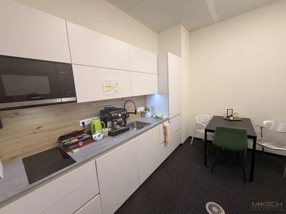 Moderne Bürofläche I ca. 60m² Gesamtnutzungsfläche I Aufzug I Teeküche I nähe Autobahn & Wien I E Ladestationen - Bild
