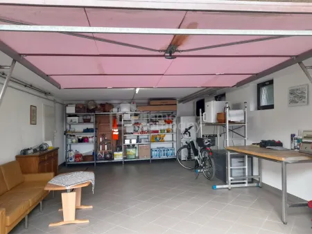 großzügige Garage