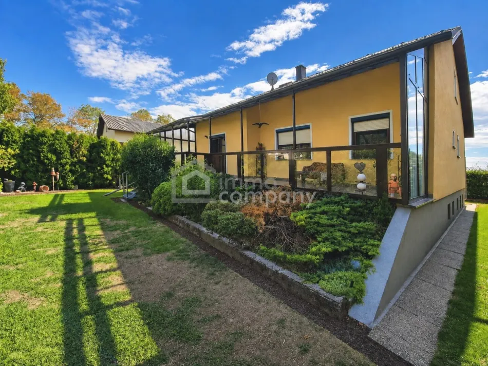 Haus mit großer Terrasse_Gartenseite
