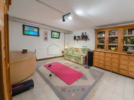 Gästezimmer mit Heizung im gepflegten Keller