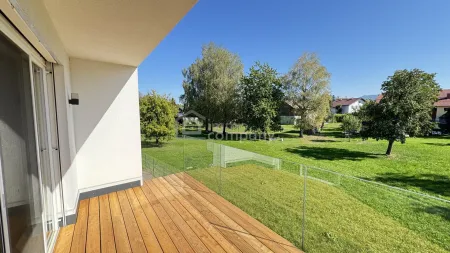 Wohnen in Seewalchen am Attersee– Helle 2-Zimmer-Wohnung mit Loggia und Blick ins Grüne.