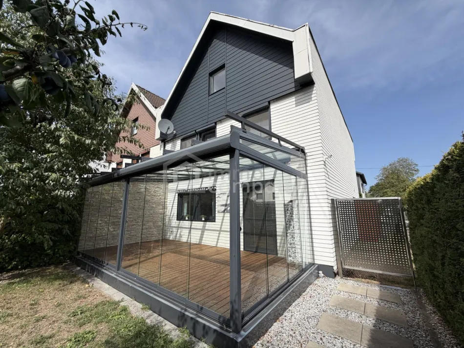 Eckreihenhaus mit 4 Schlafzimmer und Wintergarten - Titelbild