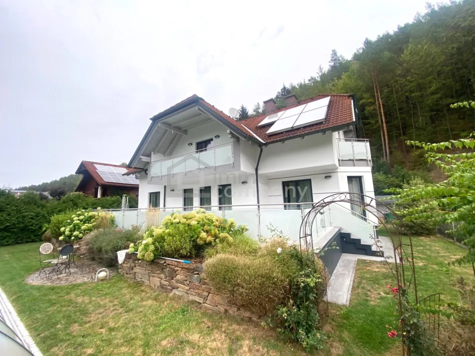 Topgepflegtes Einfamilienhaus mit Pool, Sauna, großzügiger Terrasse sowie Garage und Carport - Bild