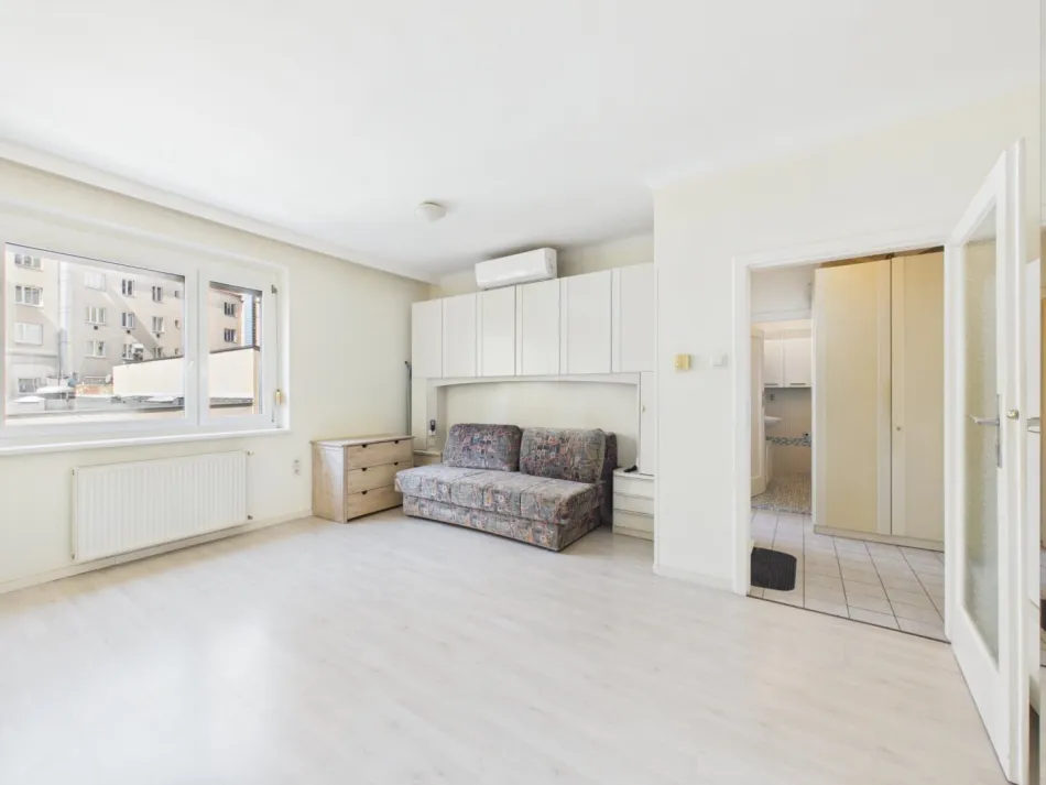 geräumige 1 Zimmer Wohnung mit Klimaanlage und Aufzug in 1100 Wien - Titelbild