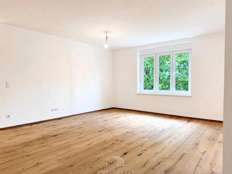 NAHE LUSTBÜHEL : Sonnige 3-Zimmer-Wohnung mit Loggia, Balkon & Garage - Bild