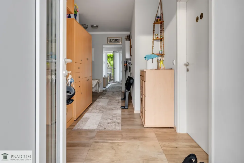 Wohnen wie im eigenen Haus – 100 m², privater Eigengarten, Terrasse & 3 eigene Parkplätze - Bild