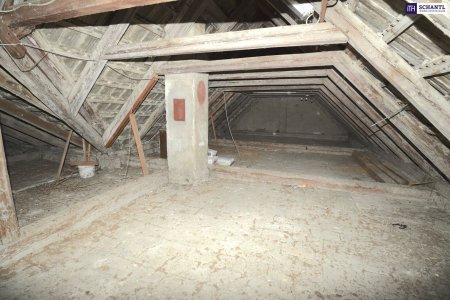 Attraktiver Rohdachboden mit Baugenehmigung in top Lage!
