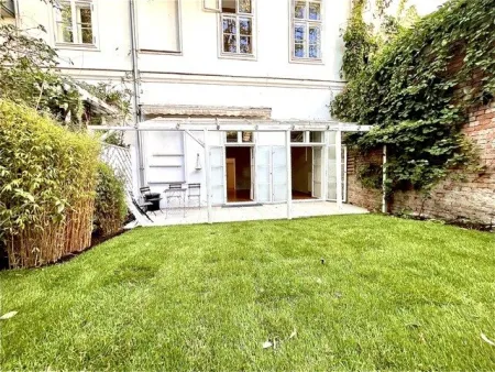 Haus-in-Haus-Charakter nahe Belvedere und City: 5-Zimmer Wohnung mit idyllischem Garten - Bild