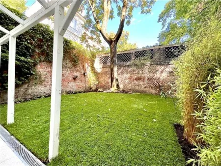 Haus-in-Haus-Charakter nahe Belvedere und City: 5-Zimmer Wohnung mit idyllischem Garten - Bild
