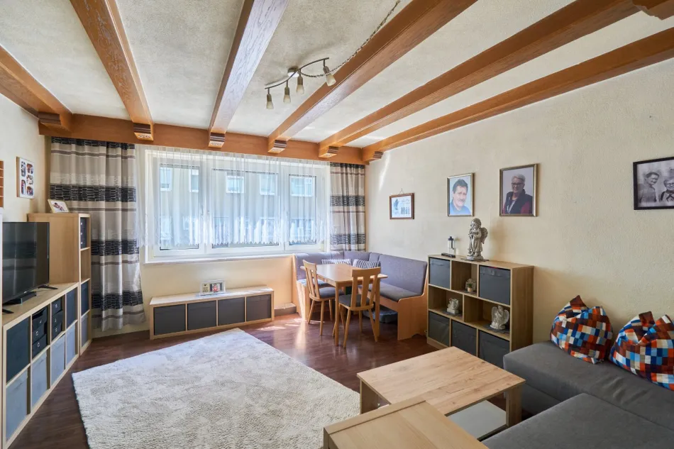 Wohnzimmer mit Essbereich