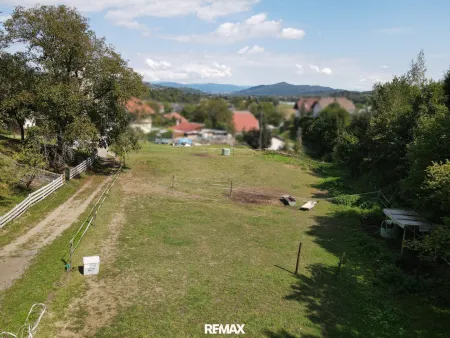 Grund inkl. Umgebung und Zufahrt