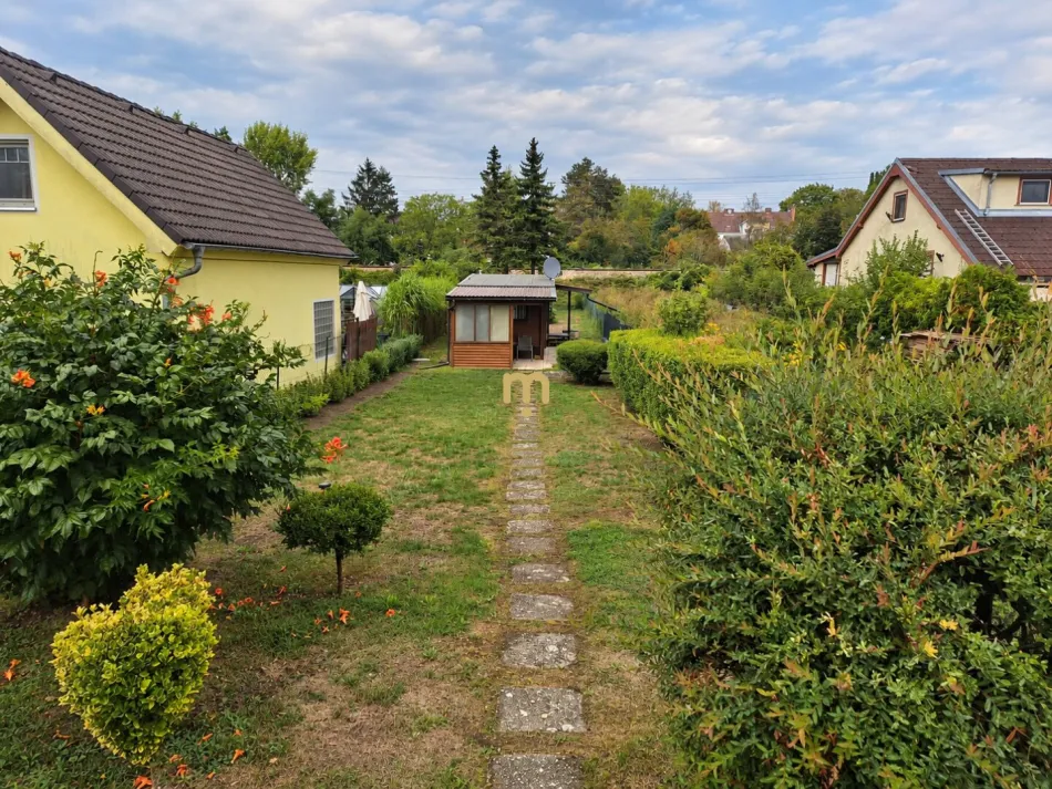 EIGENGRUND! 486 m² Kleingartengrundstück in Stockerau mit Mobilheim – sofort nutzbar - Titelbild