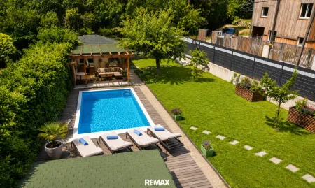 Garten mit Pool