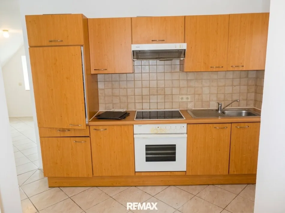 Kompakte Wohnung mit guter Infrastruktur in Neuzeug - Bild