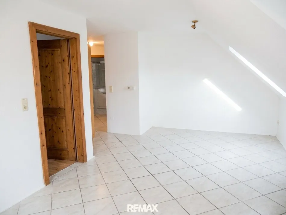 Kompakte Wohnung mit guter Infrastruktur in Neuzeug - Titelbild
