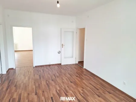 Wohn-/Essbereich mit Blick zum Vorraum