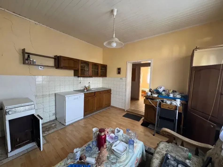 Charmantes Wohnhaus mit Entwicklungspotenzial auf einem kleinen Grundstück in Badersdorf - Bild