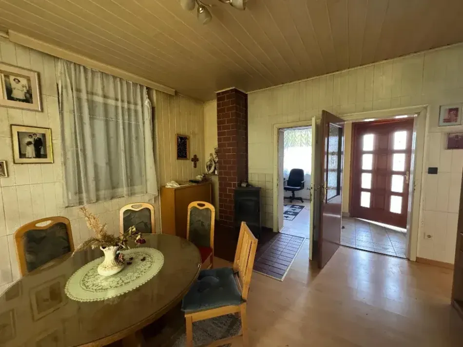 Charmantes Wohnhaus mit Entwicklungspotenzial auf einem kleinen Grundstück in Badersdorf - Bild