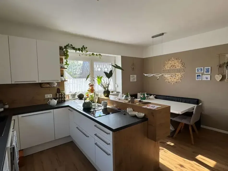 Modernisiertes Einfamilienhaus mit großzügigem Raumkonzept - Bild